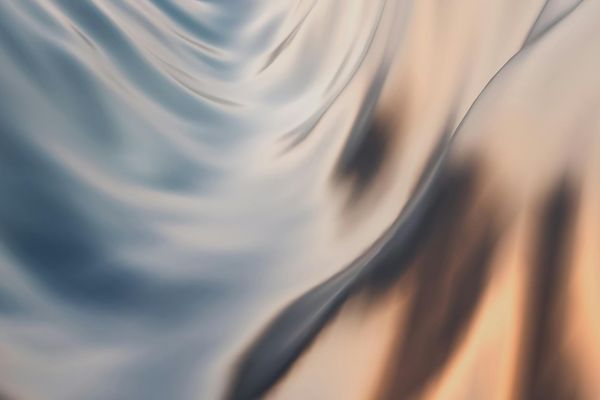 Graphic of smooth lines representing tranquility and flow